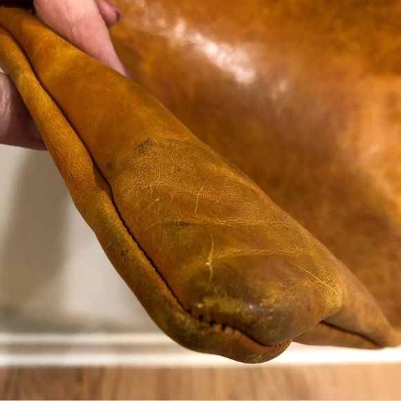 Vintage, possibly hand made,rustic tooled leather pouch with shoulder strap. - Picture 4 of 11